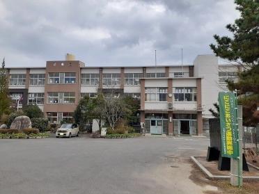 倉吉市立社小学校：1900m