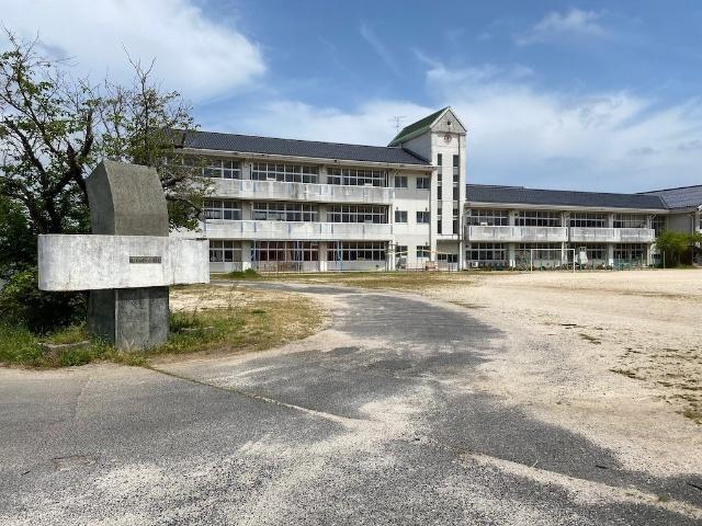 倉吉市立河北小学校：661m