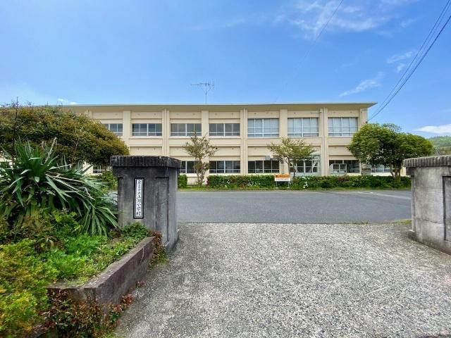 倉吉市立上灘小学校：491m