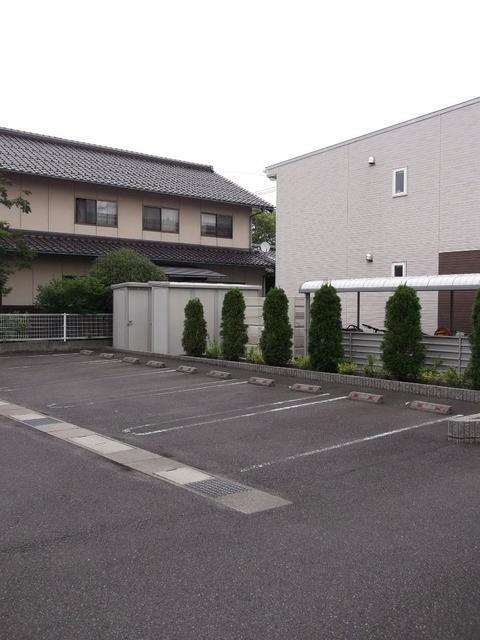ウルルⅠ（103） 駐車場