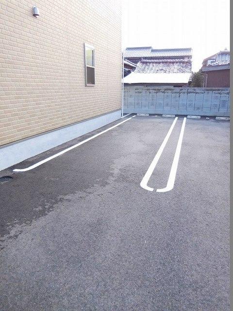 トライブＡ（103） 駐車場