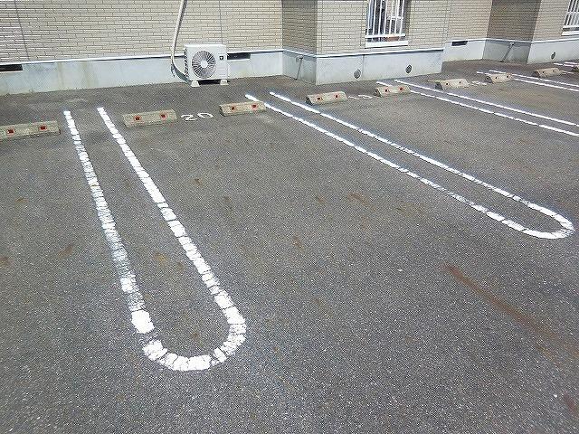 マルグリットⅡ（104） 駐車場