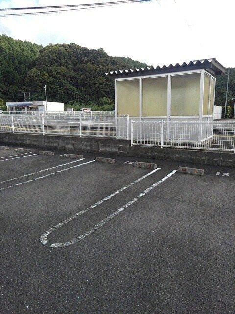カレント・ベルデ（204） 駐車場