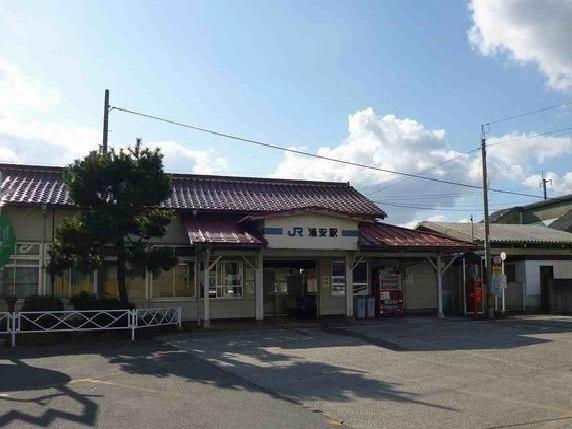 浦安駅：700m