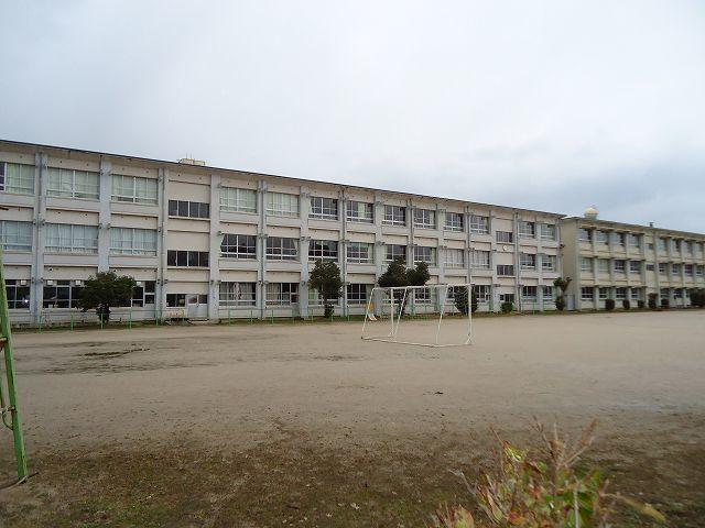倉吉市立上灘小学校：1500m