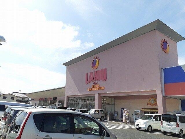 ラ・ムー 倉吉南店：1900m