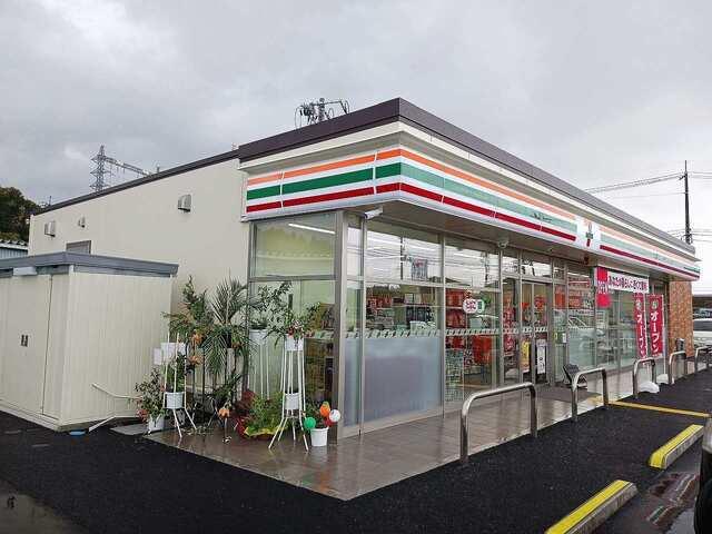 セブン-イレブン 倉吉秋喜店：92m