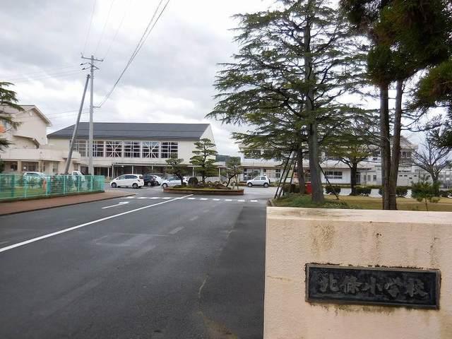 北栄町立北条小学校：260m