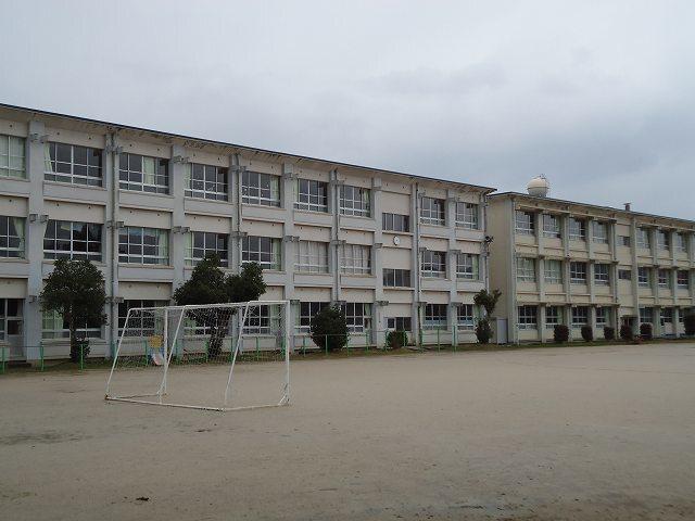 倉吉市立上灘小学校：650m