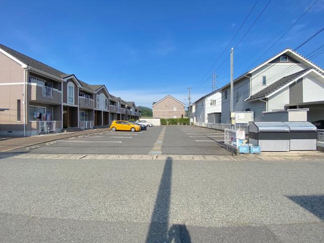 セレブレイトⅠ（203） 駐車場