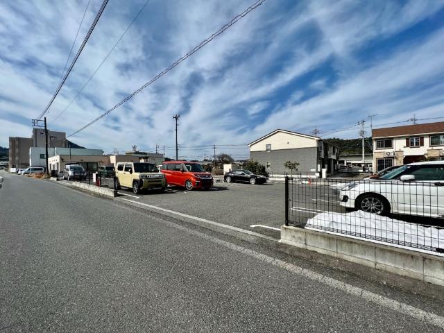 プルメリアⅡ（202） 駐車場