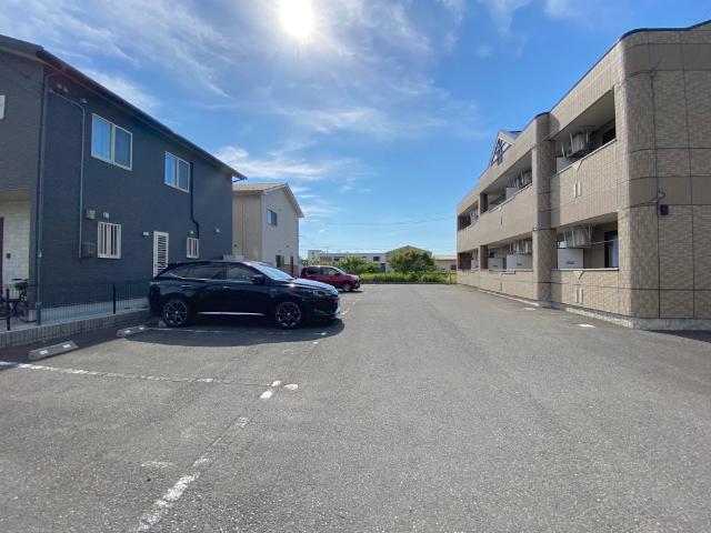 ステラ 駐車場