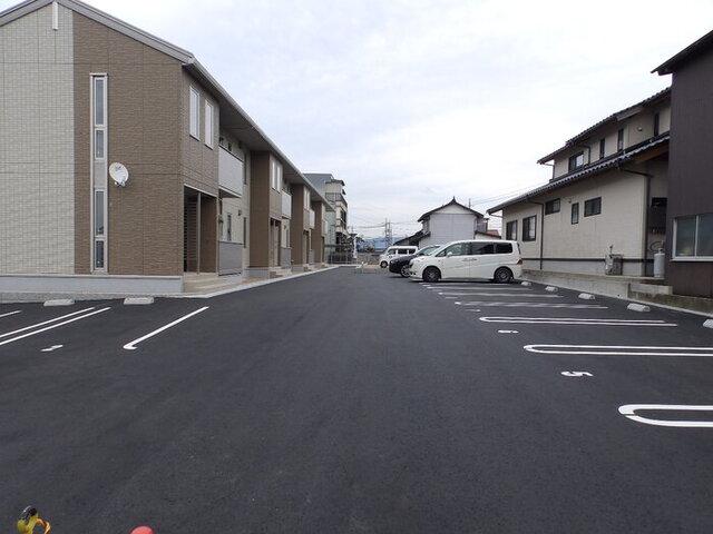 セレブレ アン（102） 駐車場