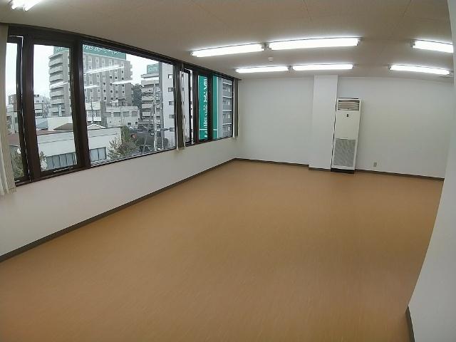 ヒグチビル 室内