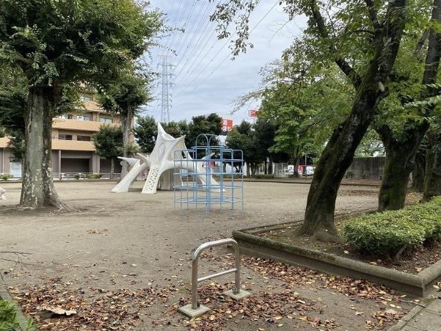 駅東公園：914m