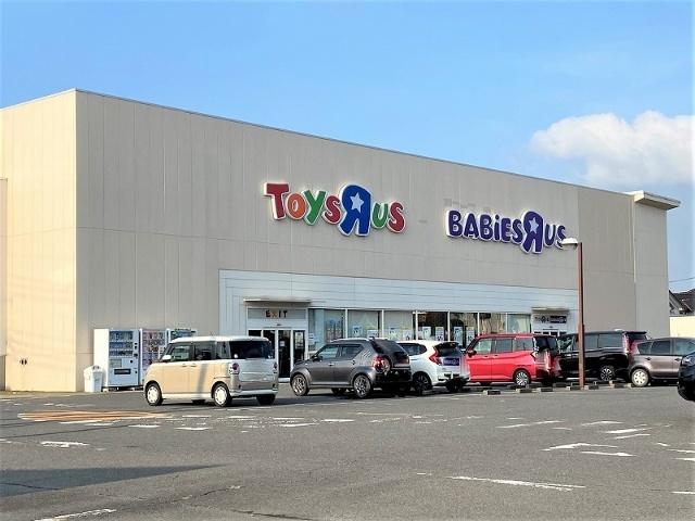 トイザらスベビーザらス小山店：694m