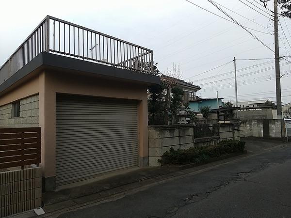 シャッター付き車庫