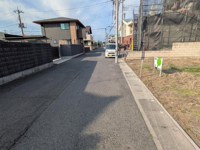 小山市大字間々田売地 前面道路含む現地写真