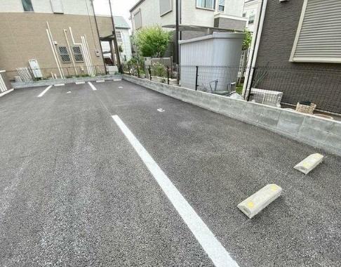 ラクラス菊名（605） 駐車場