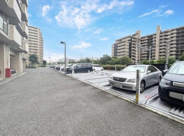 ローヤルシティ鴨居7番館 駐車場