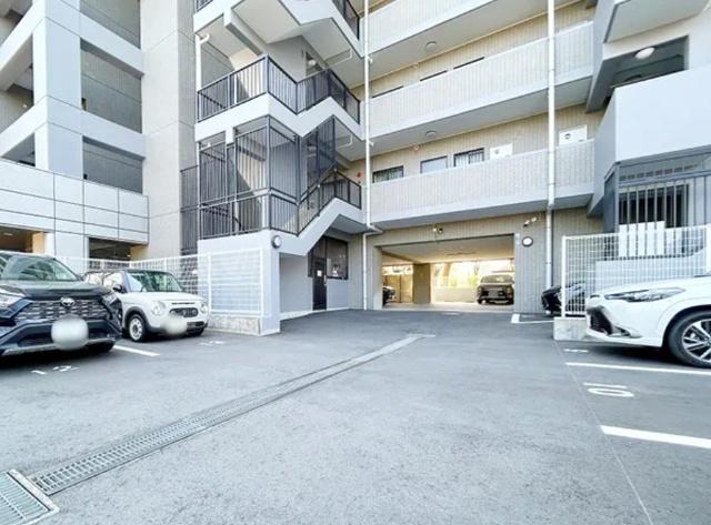 フェイム東神奈川 駐車場