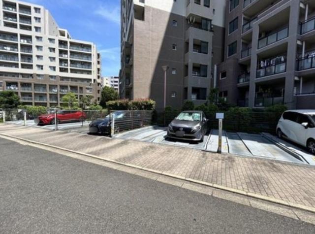 プロムナード仲町台3号棟 駐車場