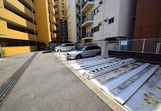 横浜東白楽シティタワー 駐車場