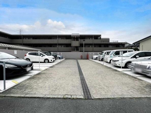 コスモ横浜妙蓮寺 駐車場