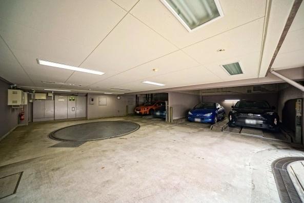 クレッセント新横浜 駐車場