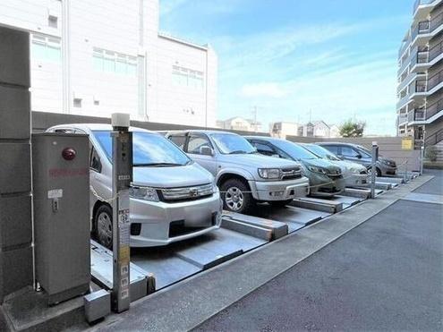 クレストフォルム横浜片倉町 駐車場