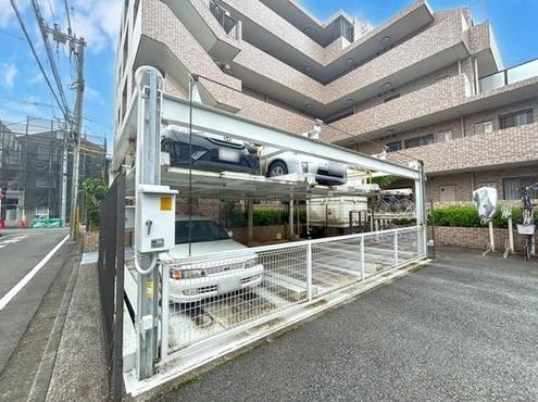 メイフェア大倉山西 駐車場