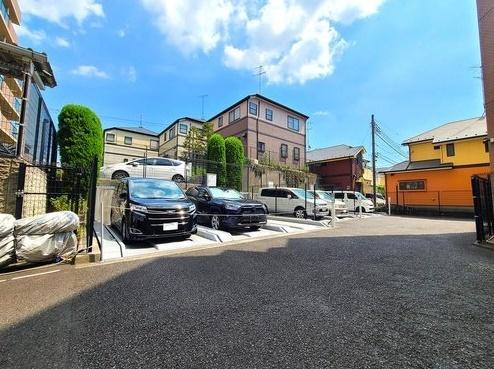 クレアヒルズ上星川西棟 駐車場