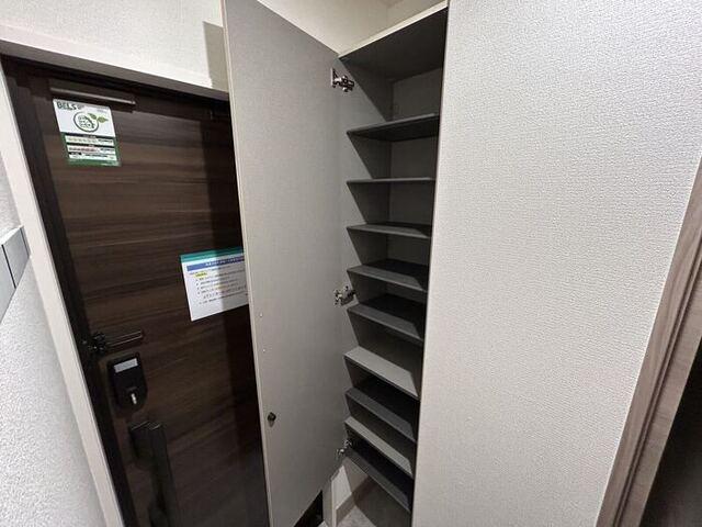 D-ROOM寺町（102） 玄関
