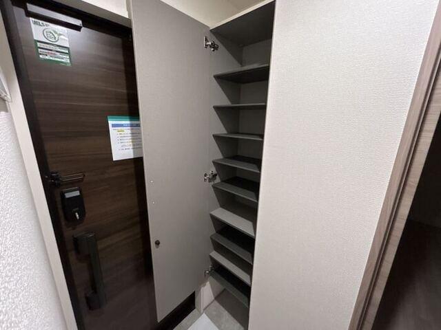 D-ROOM寺町（202） 玄関