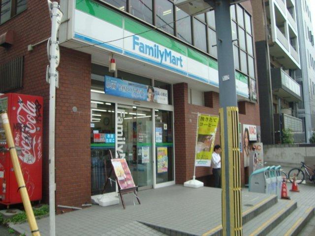 ファミリーマート高田馬場一丁目店：515m