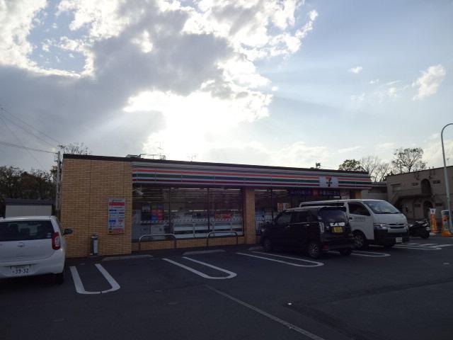 セブンイレブン足立神明1丁目店：284m