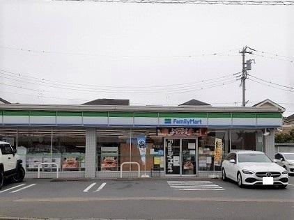 ファミリーマート：550m
