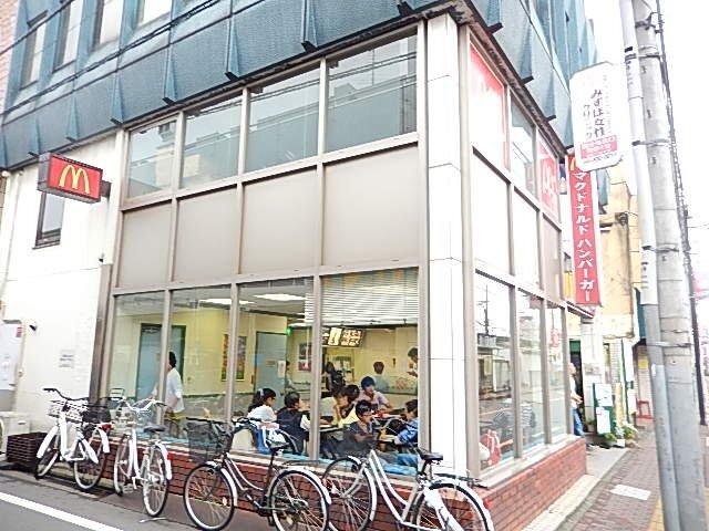 マクドナルド一橋学園駅前店：592m