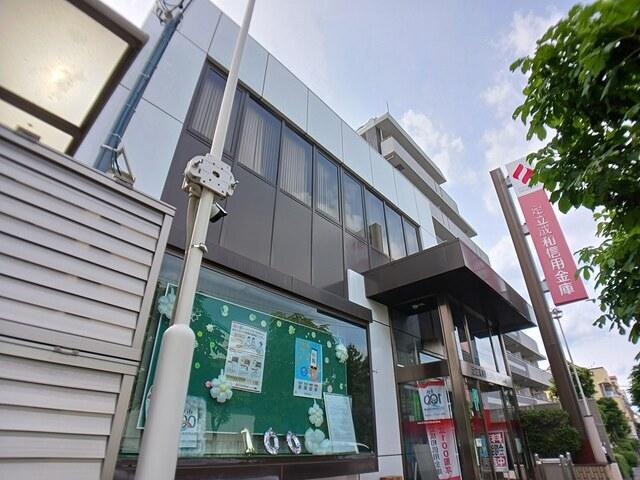 成和信用金庫：389m