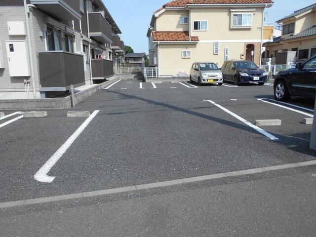 ミルキーコート（202） 駐車場