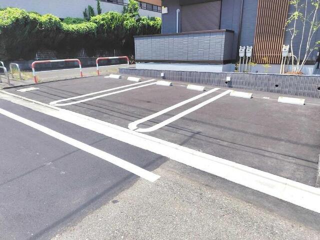 Belle・Grace（302） 駐車場
