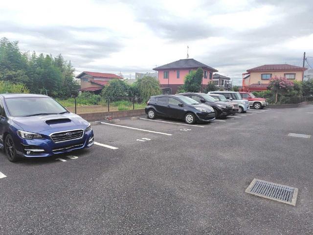 une cachette（206） 駐車場