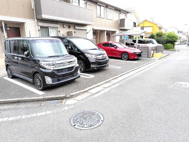 ボヌール　メゾン（203） 駐車場