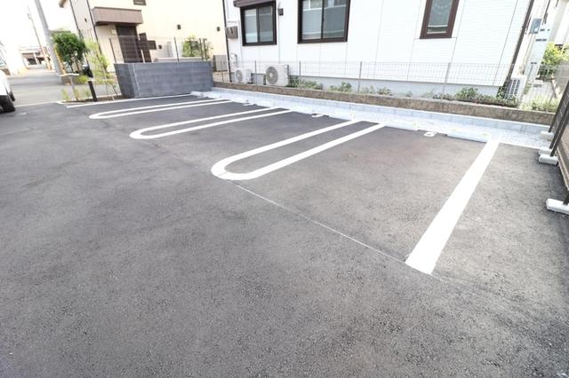 Coｍfort yuuya（106） 駐車場