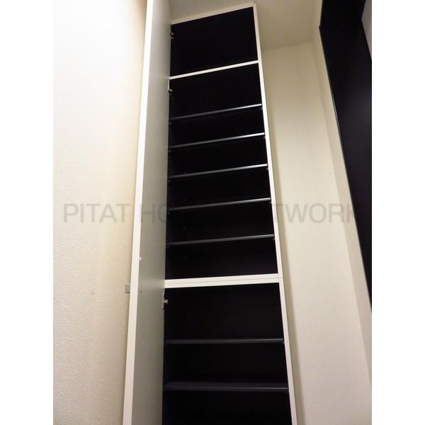 シューズクローク完備