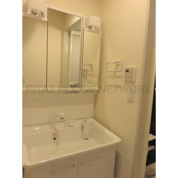 洗髪洗面化粧台完備