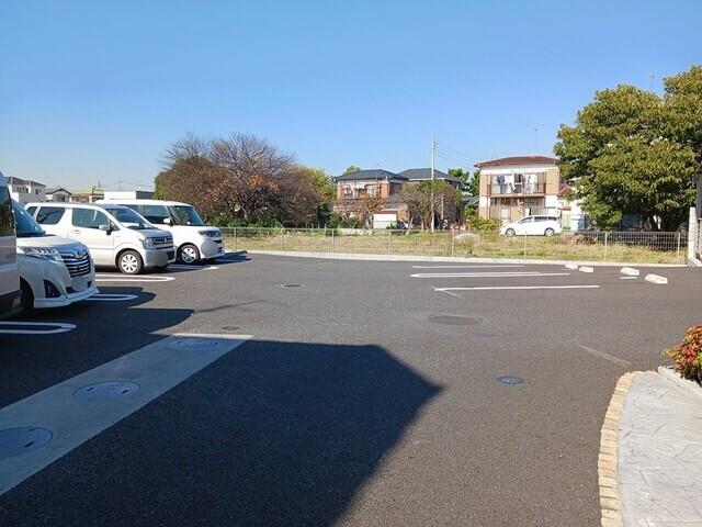 ウィンローゼ（104） 駐車場