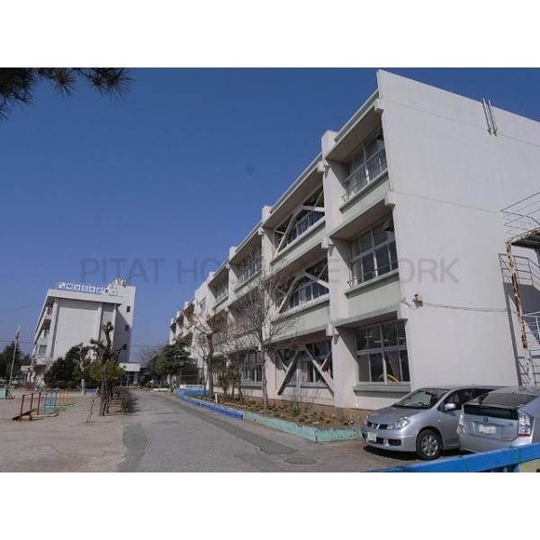 春日部市立武里小学校:658m