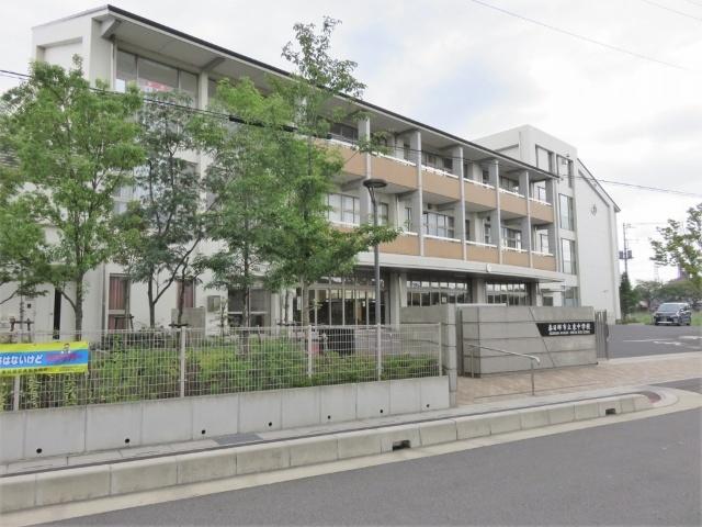 春日部市立東中学校：1622m