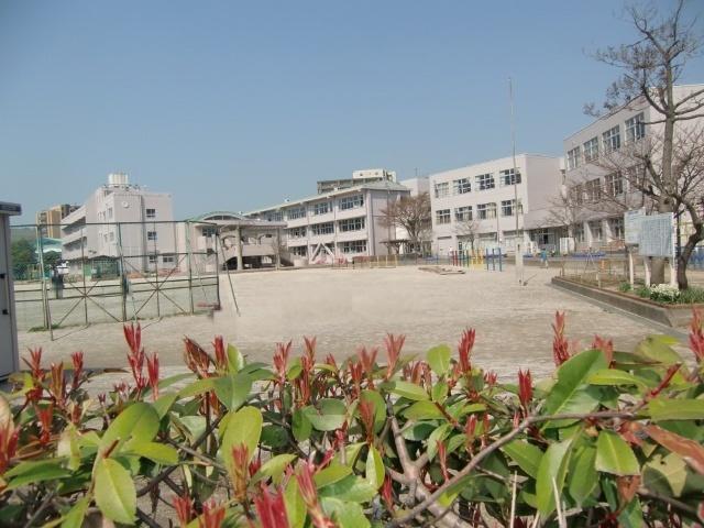 春日部市立粕壁小学校：738m
